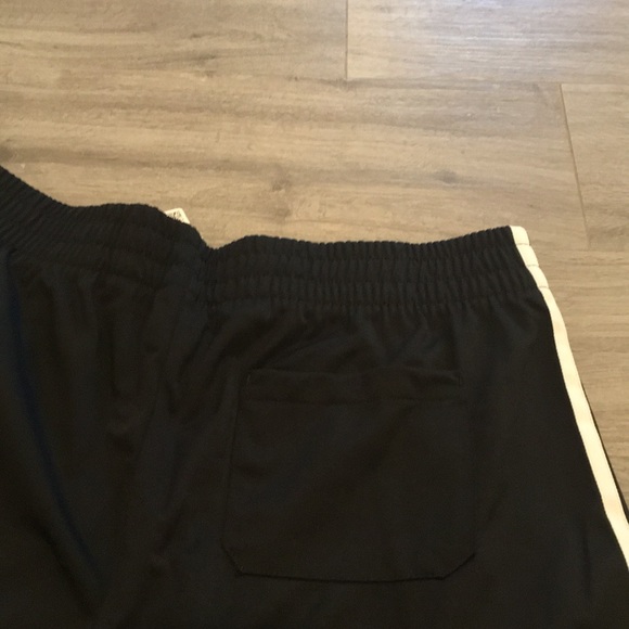 LAST CHANCE!!! Adidas Originals Women's Shorts - Picture 4 of 6
